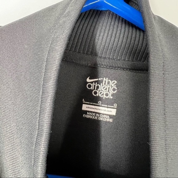 Women’s Nike Track Jacket: size large - Picture 4 of 4